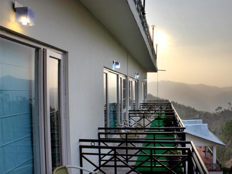 Maple Resort Chail Eksteriør bilde